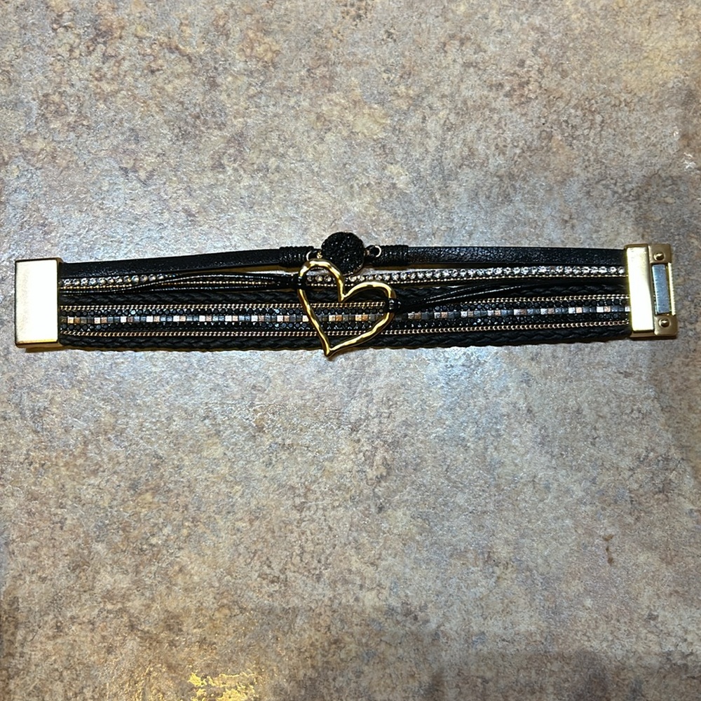 Super cute bracelet with heart and rhinestones-Never Worn - Picture 2 of 3